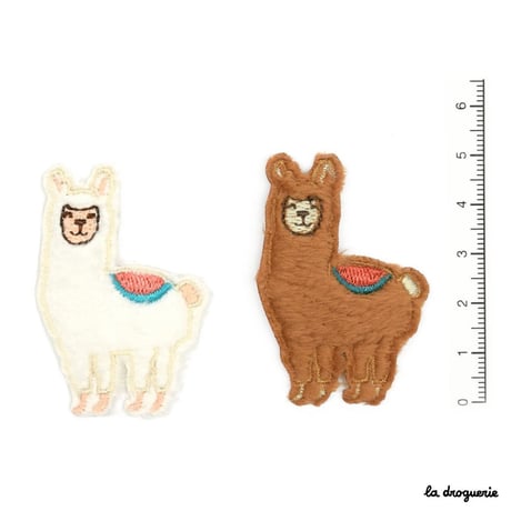 L’écusson « Alpaga tout doux »Blanc  50 x 32 mm