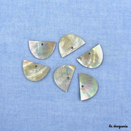 Perle « Akoya demi-lune 1 trou » petite taille
