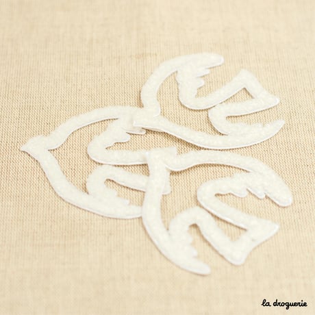Ecusson Oiseau ajouré gauche | Ecusson à thermocoller 73 x 70 mm