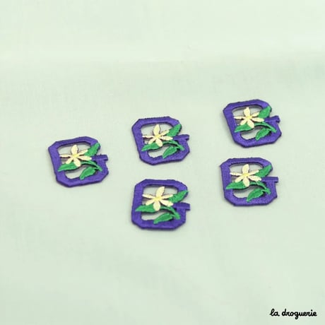 Ecusson Alphabet fleuri | Ecusson à thermocoller - de 20 à 30 x 28 mm