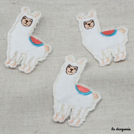 L’écusson « Alpaga tout doux »Blanc  50 x 32 mm