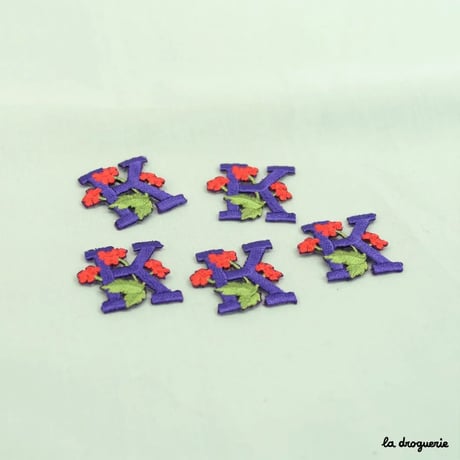 Ecusson Alphabet fleuri | Ecusson à thermocoller - de 20 à 30 x 28 mm
