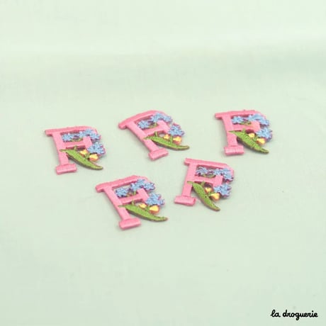 Ecusson Alphabet fleuri | Ecusson à thermocoller - de 20 à 30 x 28 mm