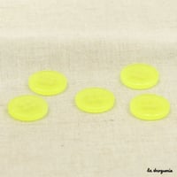 Bouton Fluo pion 4 trous translucide 15 mm
