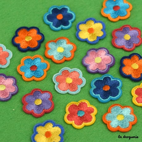 Ecusson “Good vibrations fleur” 18 mm