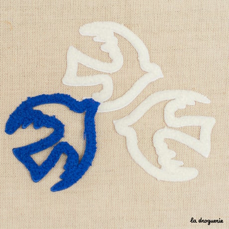 Ecusson Oiseau ajouré droite | Ecusson à thermocoller 73 x 70 mm