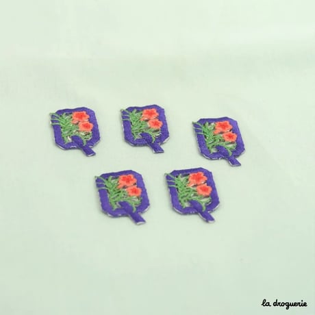 Ecusson Alphabet fleuri | Ecusson à thermocoller - de 20 à 30 x 28 mm
