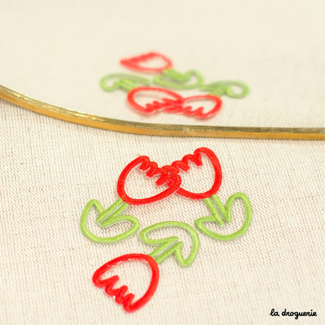Ecusson tulipe ajouré | Ecusson à thermocoller 44 x 23 mm