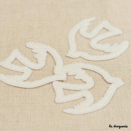 Ecusson Oiseau ajouré droite | Ecusson à thermocoller 73 x 70 mm