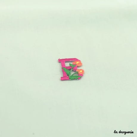 Ecusson Alphabet fleuri | Ecusson à thermocoller - de 20 à 30 x 28 mm