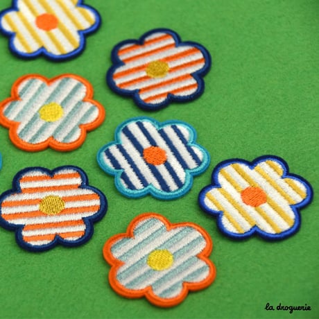 Ecusson “Good vibrations fleur” 34 mm