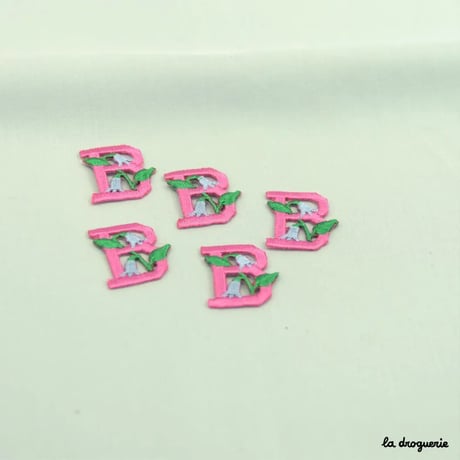 Ecusson Alphabet fleuri | Ecusson à thermocoller - de 20 à 30 x 28 mm