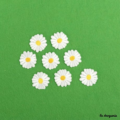 Ecusson “Marguerite Reine des prés” 20 mm