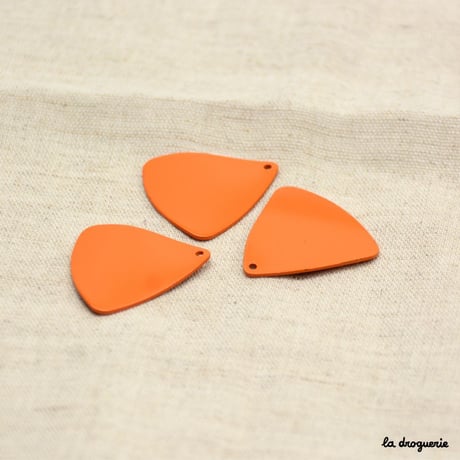 Perle « Chromatique triangle ondulé »