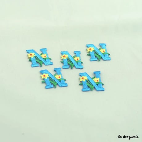 Ecusson Alphabet fleuri | Ecusson à thermocoller - de 20 à 30 x 28 mm