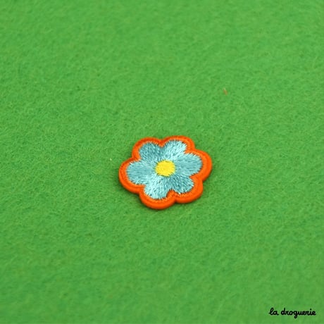 Ecusson “Good vibrations fleur” 18 mm