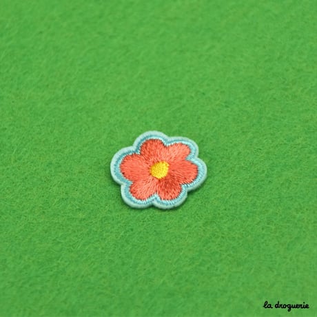 Ecusson “Good vibrations fleur” 18 mm