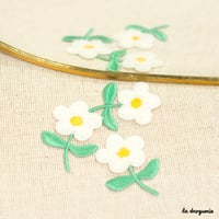 Ecusson fleur droite | Ecusson à thermocoller 45 x 33 mm