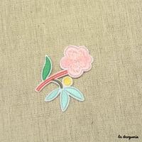 Ecusson “Marché aux fleurs églantine” 56×51 mm