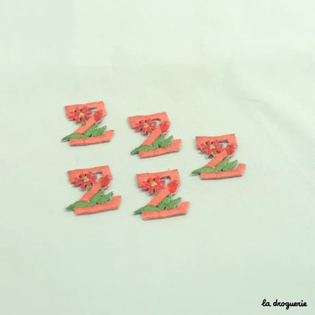 Ecusson Alphabet fleuri | Ecusson à thermocoller - de 20 à 30 x 28 mm
