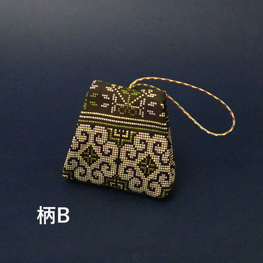 台東パイワン族手づくり小物入れ（台形） | HaoChi Books