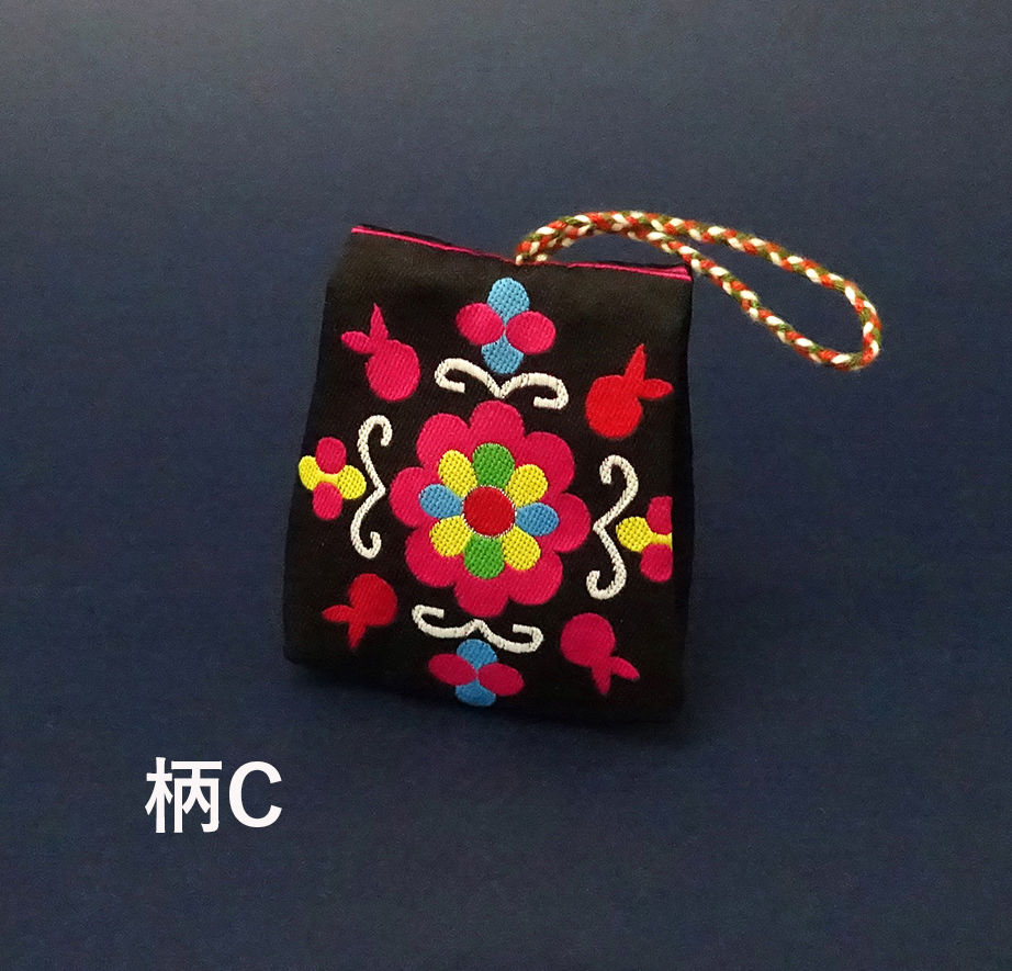 台東パイワン族手づくり小物入れ（台形） | HaoChi Books