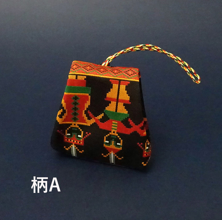 台東パイワン族手づくり小物入れ（台形） | HaoChi Books