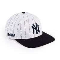 MoMA x NEW ERA モマxニューエラ ニューヨークヤンキース キャップ ホワイト/ネイビー NEW YORK YANKEES PINSTRIPE BASEBALL CAP 9TWENTY