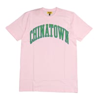 CHINATOWN MARKET　チャイナタウンマーケット　Tシャツ　ピンク　COLLEGIATE