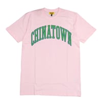 CHINATOWN MARKET チャイナタウンマーケット Tシャツ ピンク COLLEGIATE