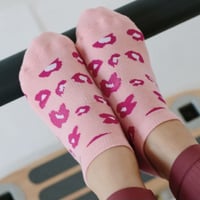 Classic Low Rise Non Slip Grip Socks - Cheetah Pink/ Mサイズ（25-26.5cm）