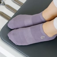 Classic Low Rise Non Slip Grip Socks - Organic Peace / Mサイズ（25-26.5cm）【BDC PILATES 会員限定】