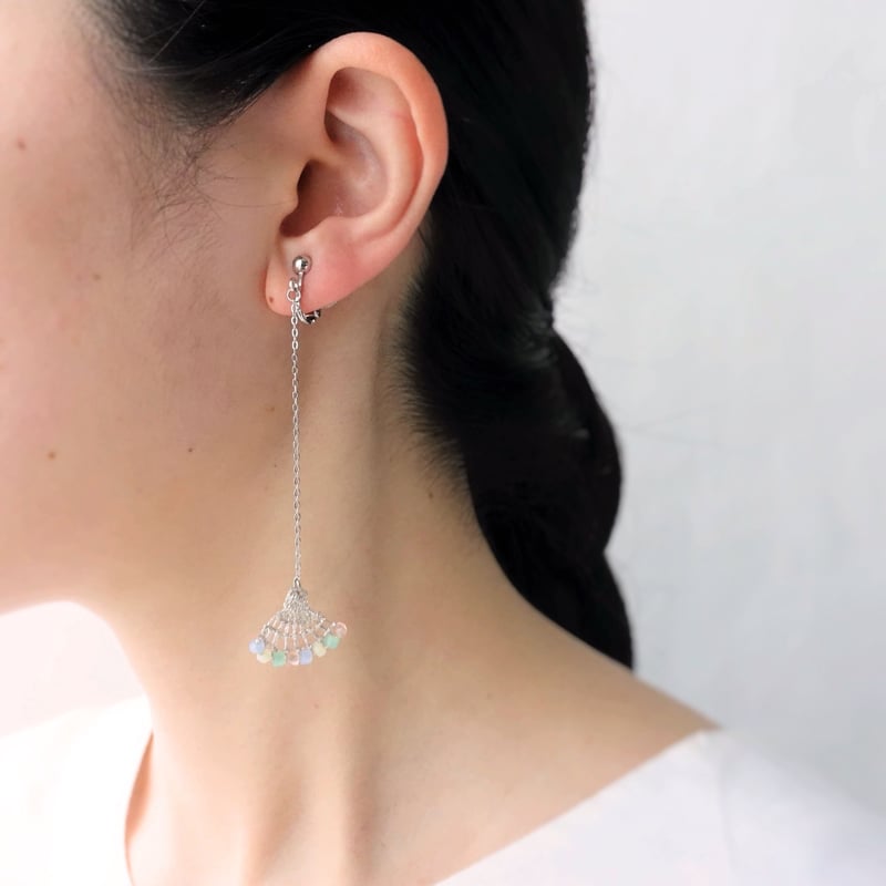 刺繍モチーフのロングイヤリング/ピアス｜suku｜シルバー × ライト