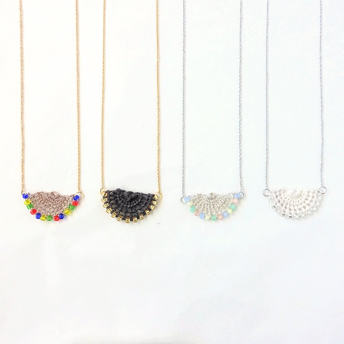 刺繍モチーフのネックレス ｜ suku ｜チャコール × ゴールド