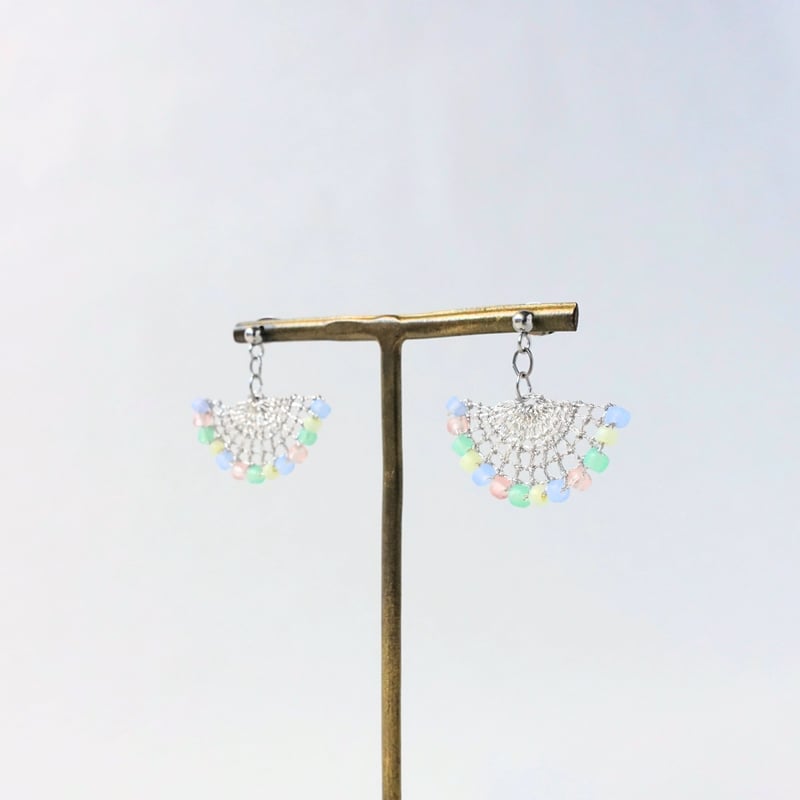 オカッパラバー ピアス リング 刺繍 陶器 刺繍モチーフがゆれる