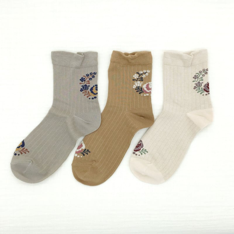 ★お洒落★ GUCCI ストライプ 花柄 刺繍入り ソックス 靴下 ⌇表糸 綿100%⌇ フラワー刺繍風 ロークルー丈 ソックス