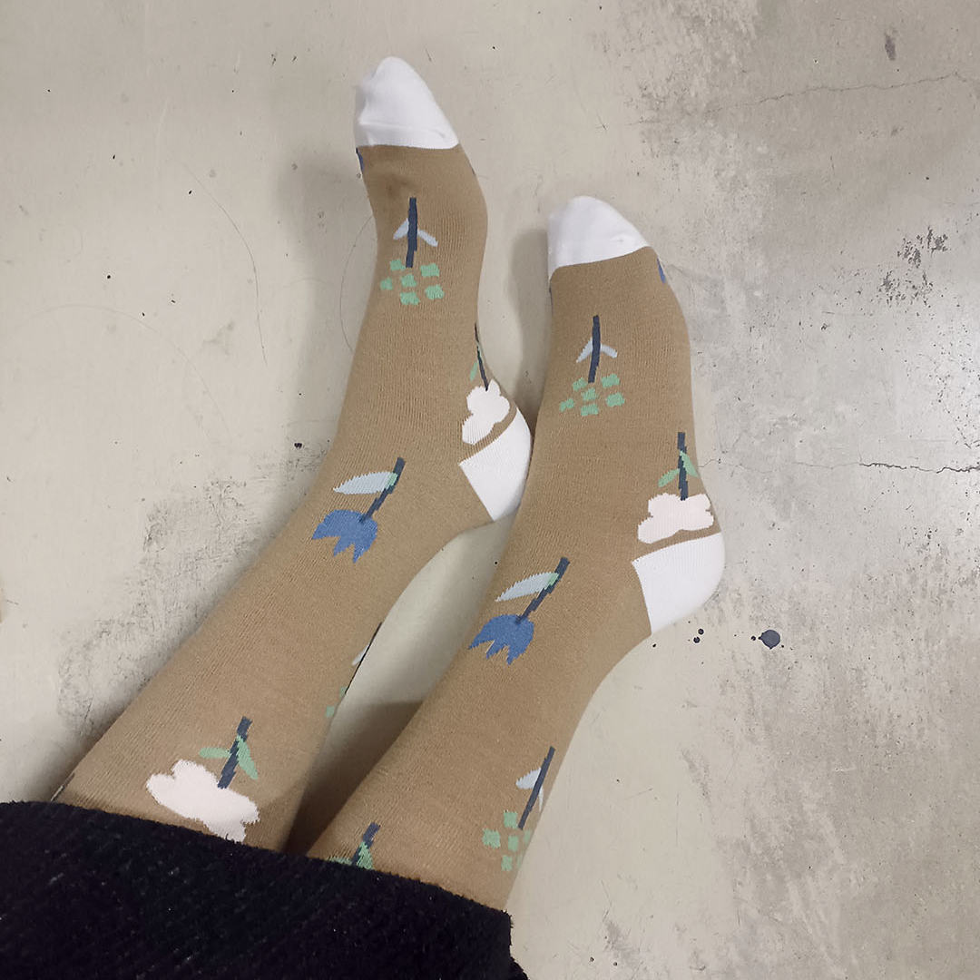 タイツのように履ける靴下】カッティングフラワー ハイソックス