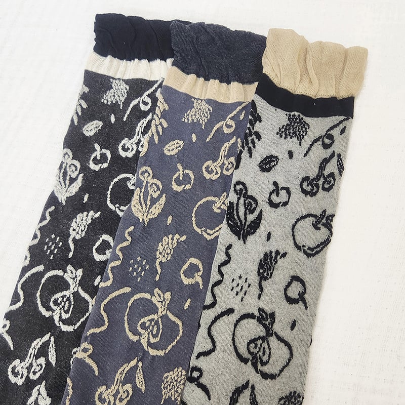 タイツのように履ける靴下】 林檎と植物 ハイソックス丈