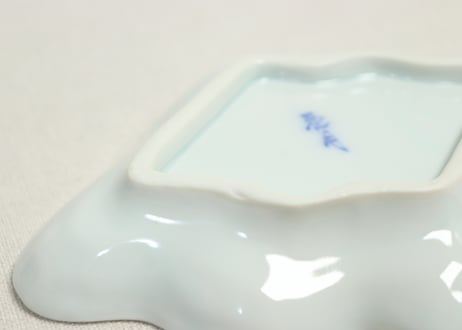 明治後期～大正陽刻染付鶴型皿
