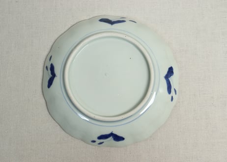 江戸幕末赤絵染付秋海棠と蝶図通り物7寸皿③かたつき