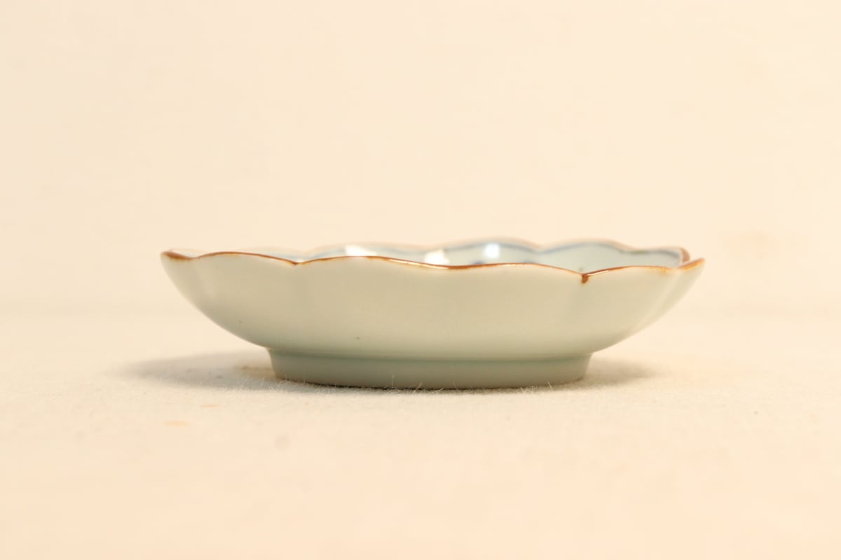 ◆染付菊形輪花皿7枚 花文 小皿中皿 旧家蔵出し品 美品 江戸幕末期〜明治初期◆ 江戸中期染付三方に菊図小皿② かたつき | 吉祥寺PukuPuku