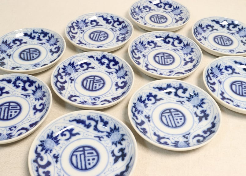 小皿 豆皿 染付 猪口 3枚 草文様 変形唐草文様 明治 大正 昭和初期 小皿 豆皿 染付 猪口 3枚 草文様 変形唐草文様 明治 大正 昭和