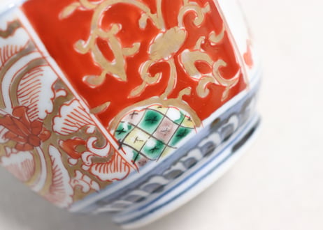 明治前期色絵花と唐草図六角向付③かたつき