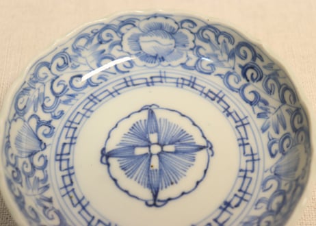 江戸幕末線描き牡丹と唐草図小皿②ノミホツ