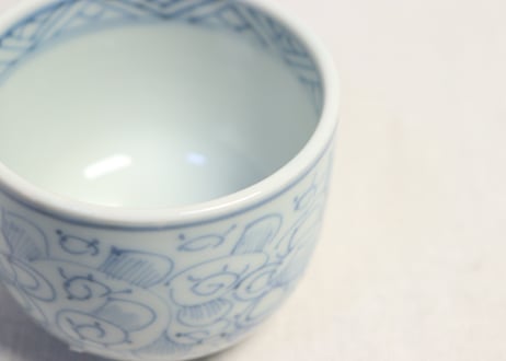 明治前期染付牡丹と唐草図ころ茶碗　ムシクイ