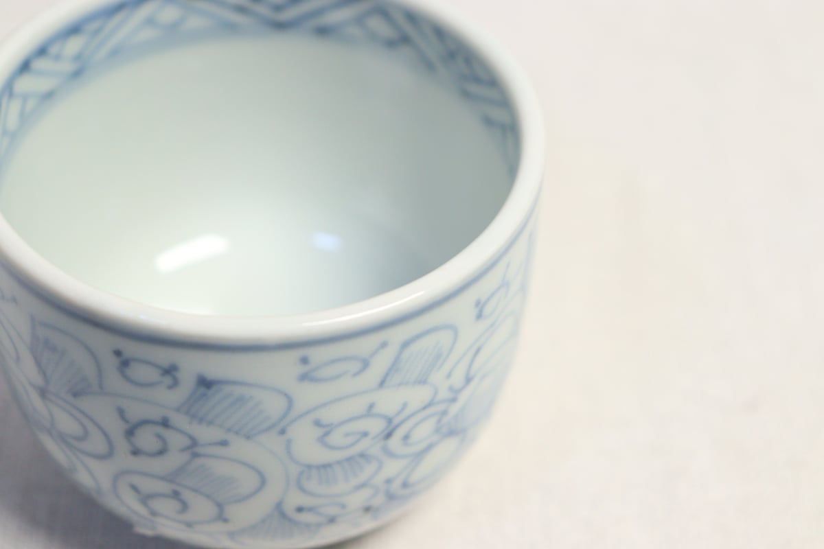 明治前期染付牡丹と唐草図ころ茶碗 ムシクイ | 吉祥寺PukuPuku