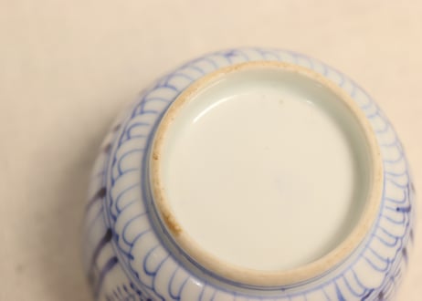 明治前期染付花弁に羽根と草花図向付