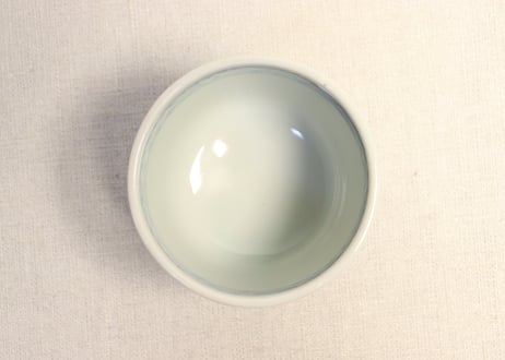 明治前期染付牡丹と唐草図ころ茶碗　ムシクイ