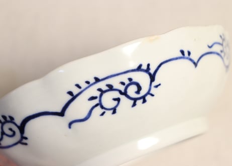 明治前期色絵葵と蝶図なます皿② 窯傷