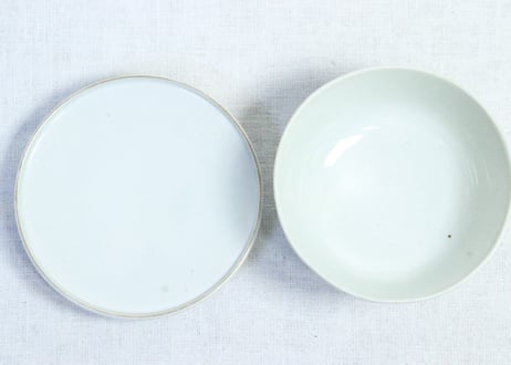 明治前期色絵アジサイに蝶図蓋茶碗